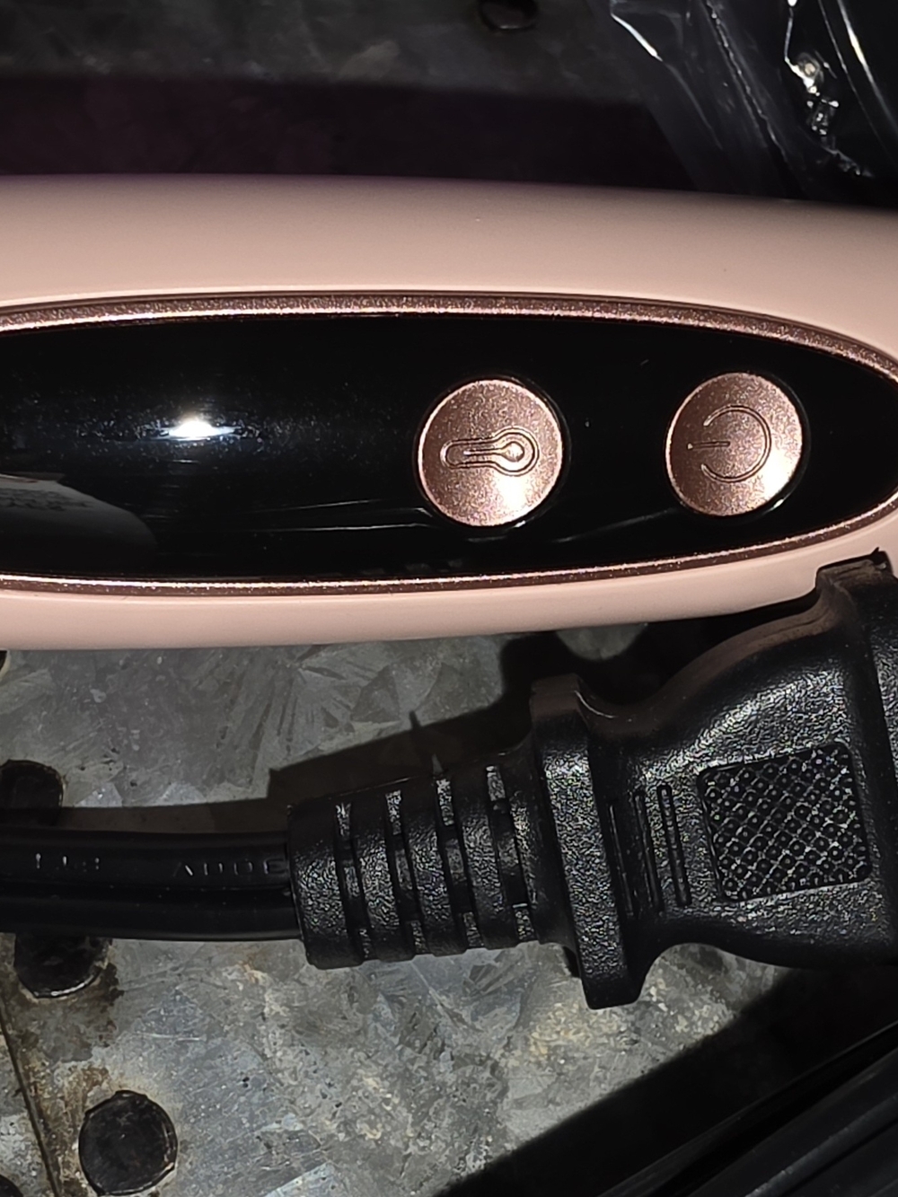 Wavytalk Pink Hot Air Styling Brush with Ion Technology - Picture 7 of 11